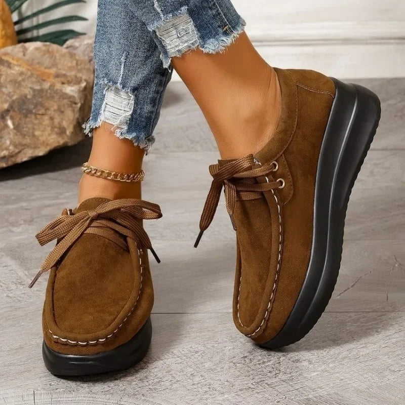 Giulia - Sneakers di camoscio alla moda